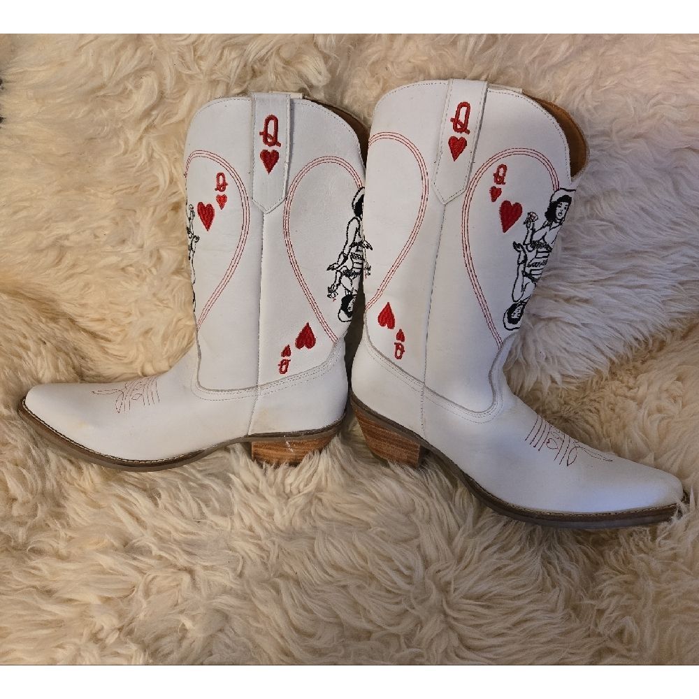 Dingo White Heeled Boots With Red And Black Design — image 2 of 8